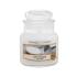 Yankee Candle Baby Powder Lumânări parfumate 104 g