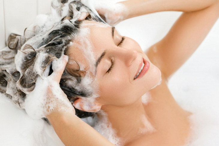 Spălarea părului cu șampon