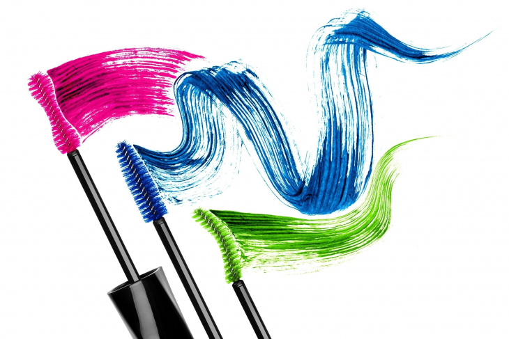 Mascara colorată